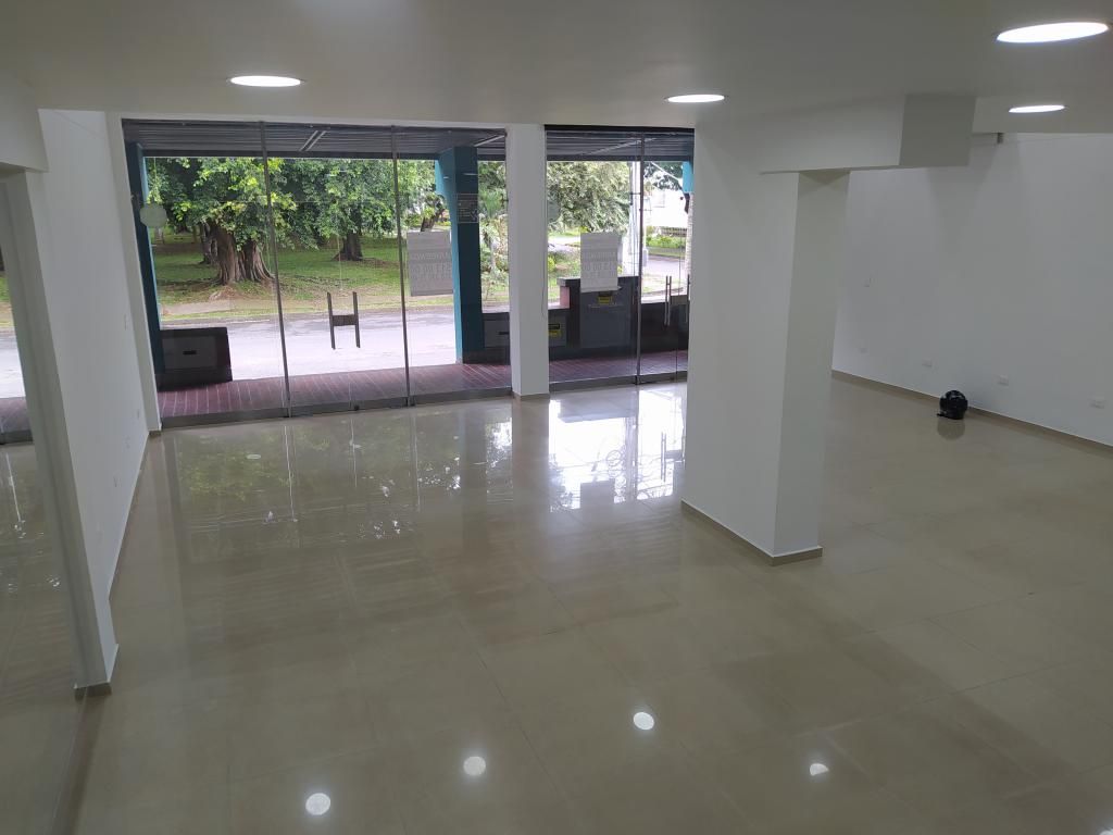 Local en venta Valle Del Cauca Cali Ciudad Capri 110 m2 Habitaciones 0 Baños 2 Garajes 0 Precio $480000000