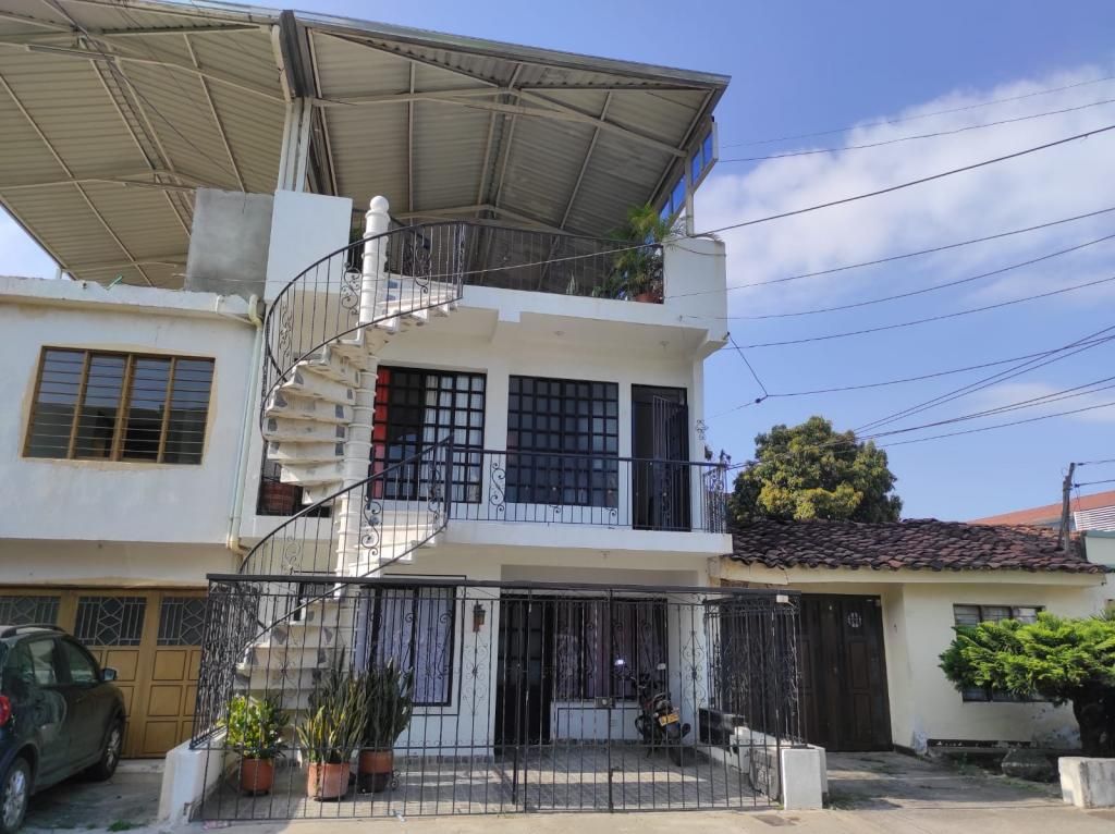 Casa en venta Valle Del Cauca Cali Nueva Floresta Del Ict 175 m2 Habitaciones 10 Baños 6 Garajes 0 Precio $650000000