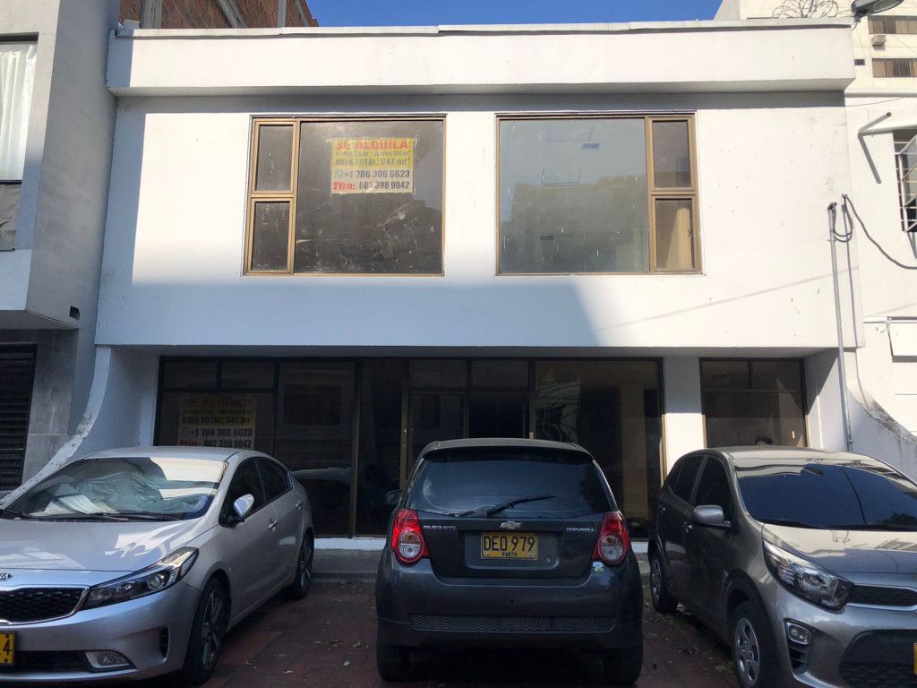 Local en arriendo Valle Del Cauca Cali San Vicente 375 m2 Habitaciones 0 Baños 6 Garajes 0 Precio $12500000