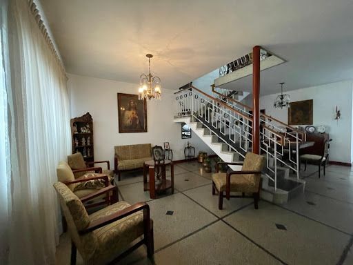 Casa en venta Antioquia Medellín Rosales 330 m2 Habitaciones 7 Baños 4 Garajes 2 Precio $1400000000