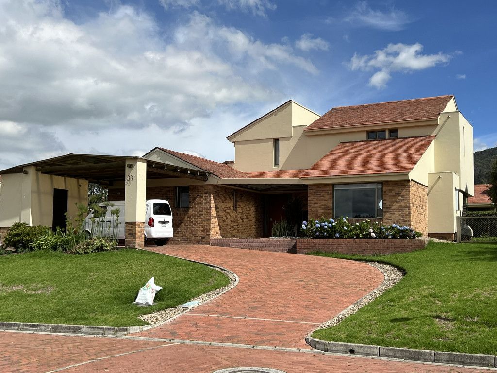 Casa en venta Cundinamarca Cota Cota 254 m2 Habitaciones 3 Baños 3 Garajes 4 Precio $1500000000