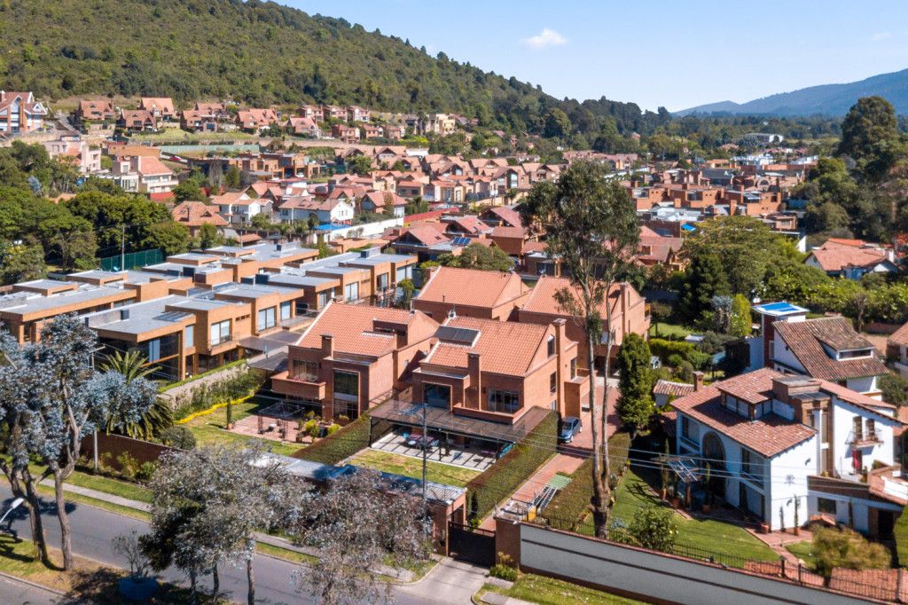 Casa en venta Cundinamarca Bogotá San José De Bavaria 419 m2 Habitaciones 4 Baños 6 Garajes 6 Precio $2200000000
