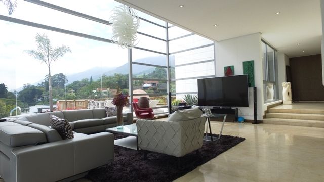 Casa en arriendo Antioquia Envigado Primavera 465 m2 Habitaciones 5 Baños 13 Garajes 8 Precio $26000000