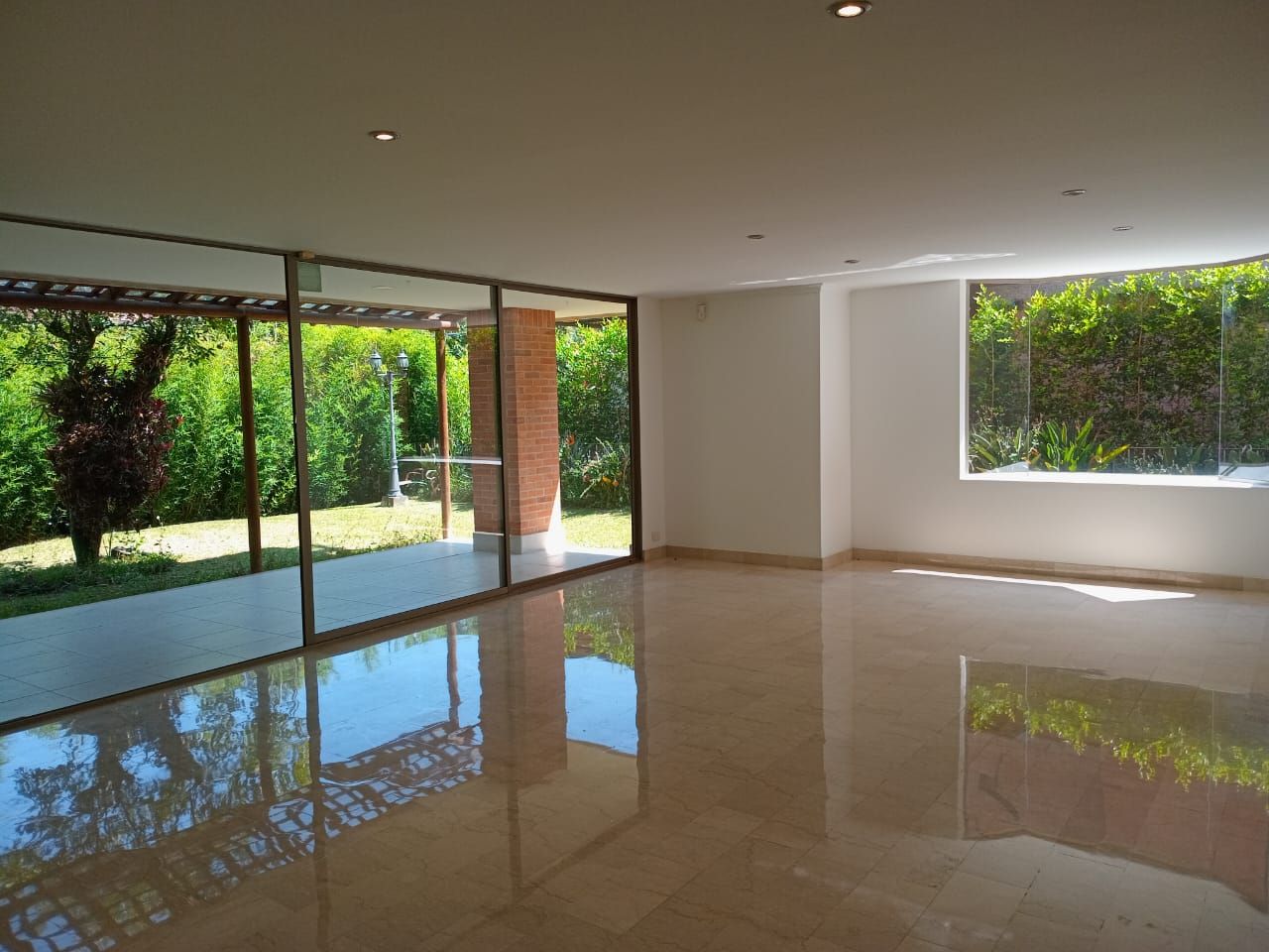 Casa en venta Antioquia Envigado Loma Del Atravesado 262 m2 Habitaciones 3 Baños 6 Garajes 5 Precio $2200000000