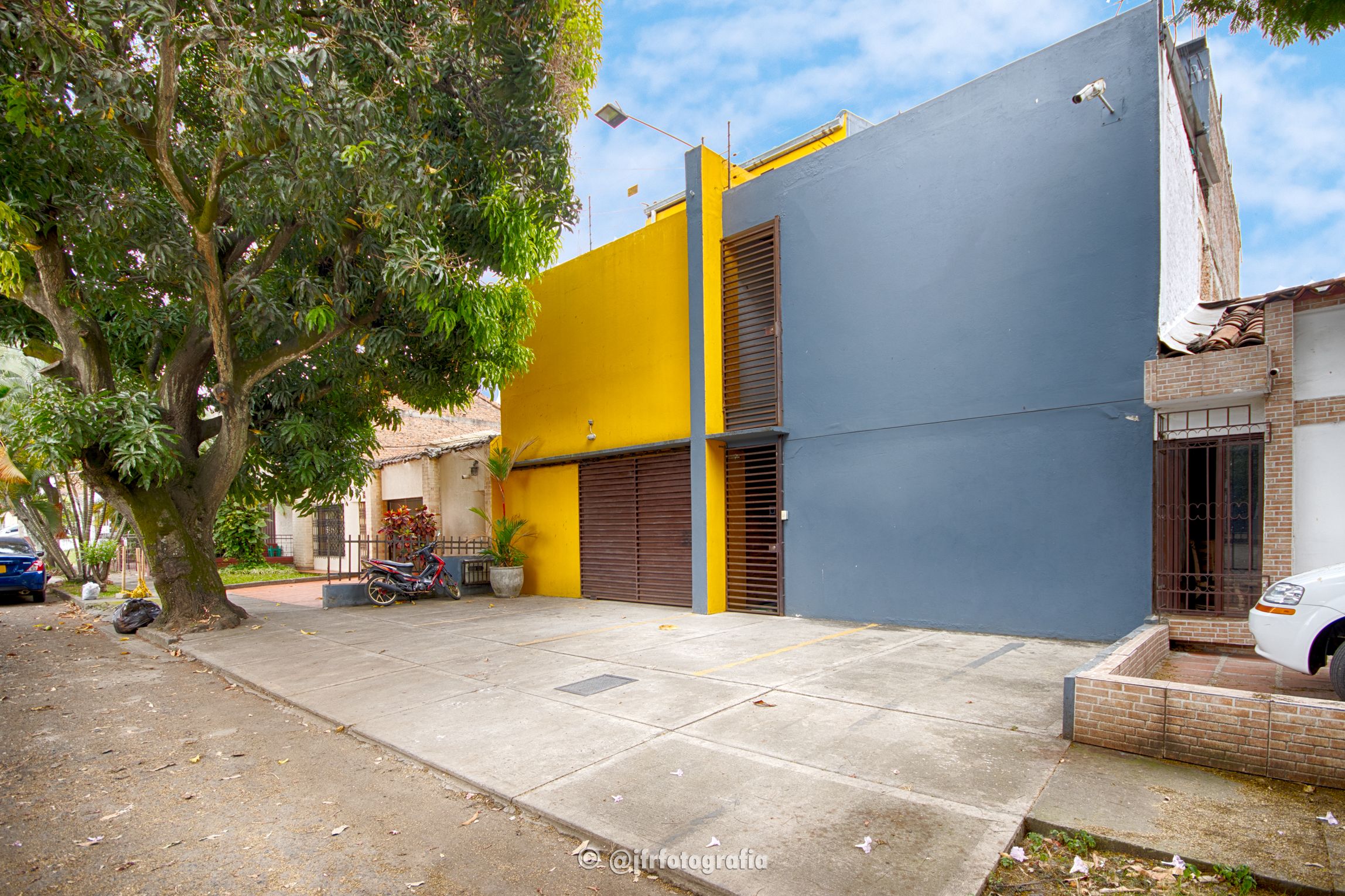 Edificio en arriendo Valle Del Cauca Cali Urbanización La Flora 570 m2 Habitaciones 12 Baños 6 Garajes 4 Precio $30000000