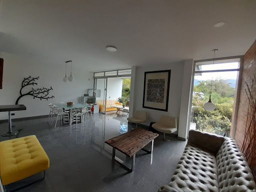 Casa en arriendo Antioquia Medellín Loma El Atravesado 300 m2 Habitaciones 4 Baños 8 Garajes 3 Precio $17000000