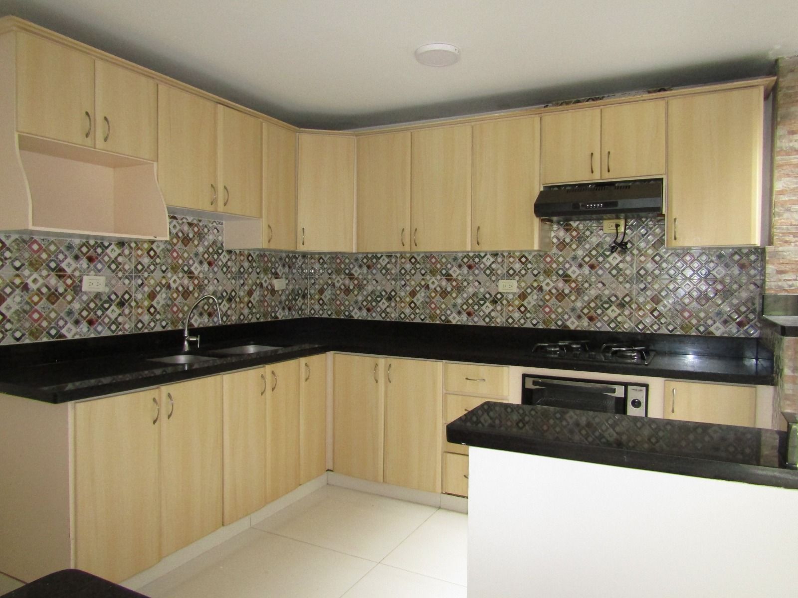 Casa en arriendo Risaralda Pereira El Jardin 170 m2 Habitaciones 4 Baños 8 Garajes 4 Precio $4500000