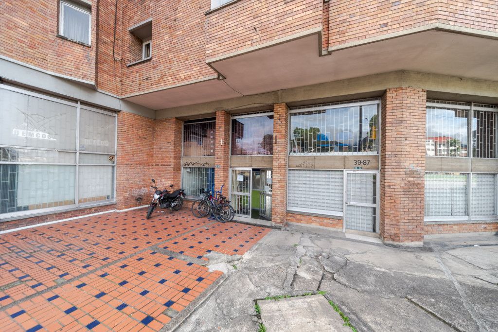 Local en venta Cundinamarca Bogotá Acevedo Tejada 178 m2 Habitaciones 0 Baños 2 Garajes 1 Precio $990000000