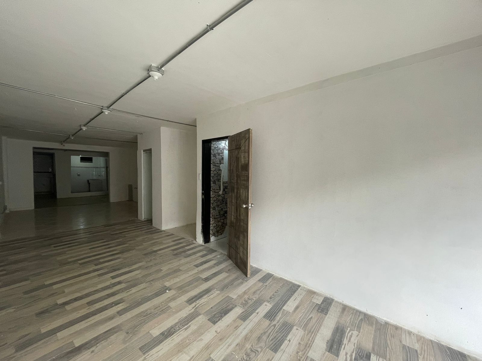 Local en arriendo Antioquia Medellín Los Pinos 84 m2 Habitaciones 0 Baños 2 Garajes 0 Precio $3000000