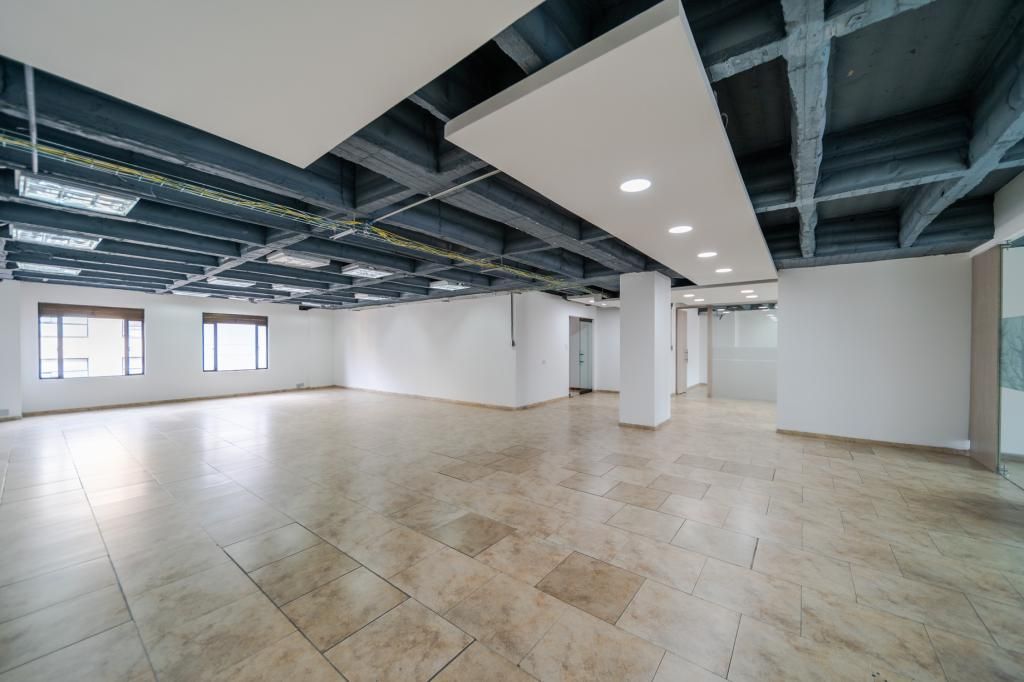 Oficina en arriendo Cundinamarca Bogotá San Patricio 400 m2 Habitaciones 0 Baños 2 Garajes 8 Precio $18000000