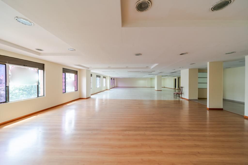 Oficina en arriendo Cundinamarca Bogotá San Patricio 400 m2 Habitaciones 0 Baños 2 Garajes 8 Precio $17000000