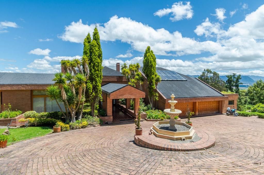 Casa en venta Cundinamarca Chía Br Santa Rita 1100 m2 Habitaciones 4 Baños 6 Garajes 3 Precio $3400000000