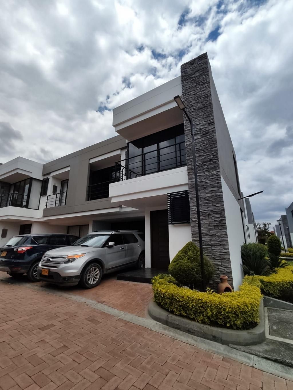 Casa en venta Cundinamarca Cota Br El Olvido 195 m2 Habitaciones 4 Baños 4 Garajes 2 Precio $980000000