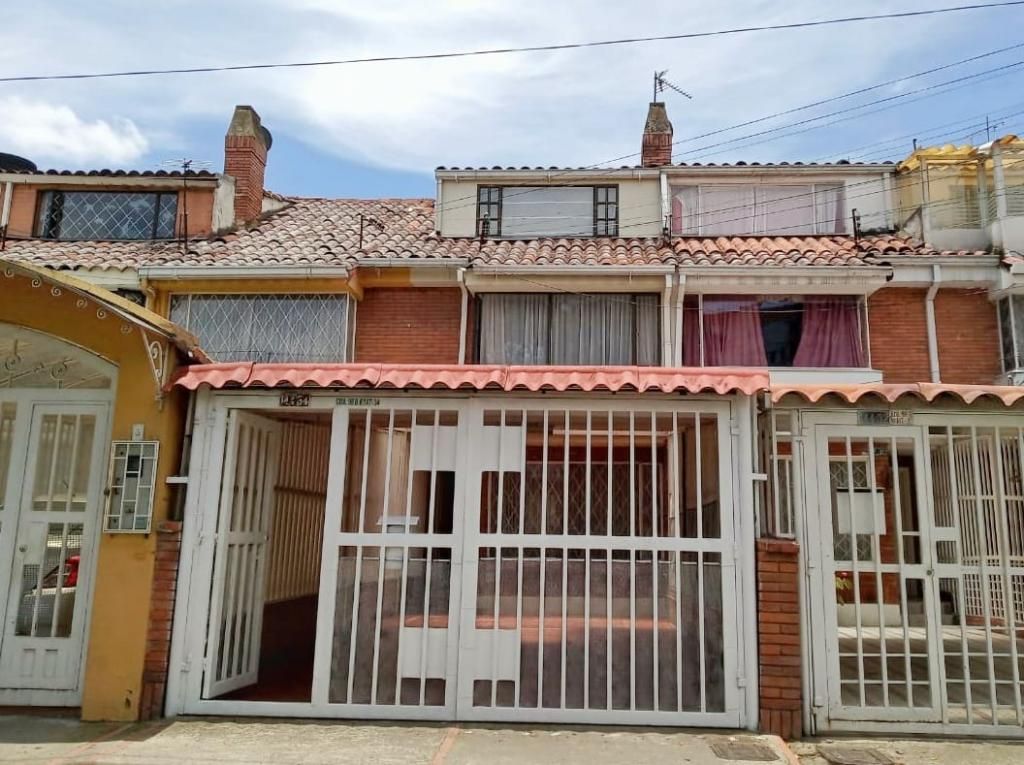 Casa en venta Cundinamarca Bogotá La Campiña I Sector 131 m2 Habitaciones 3 Baños 4 Garajes 3 Precio $600000000