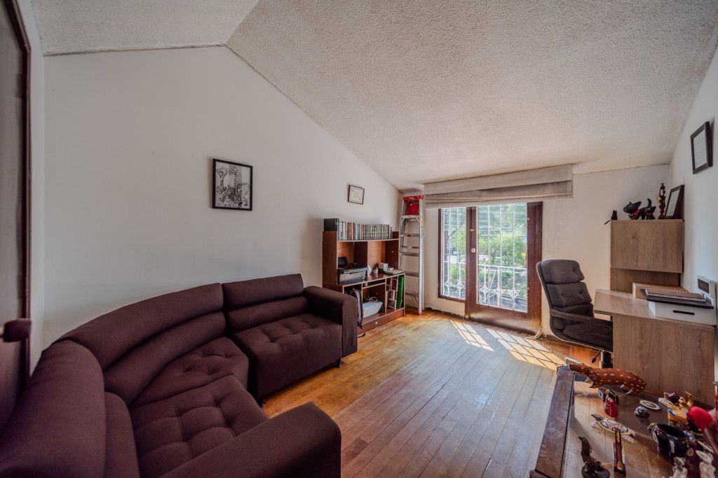 Casa en venta Cundinamarca Bogotá Estoril 240 m2 Habitaciones 4 Baños 3 Garajes 3 Precio $1100000000