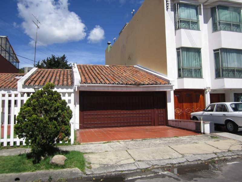 Casa en venta Cundinamarca Bogotá Santa Barbara Central 330 m2 Habitaciones 7 Baños 4 Garajes 5 Precio $3000000000