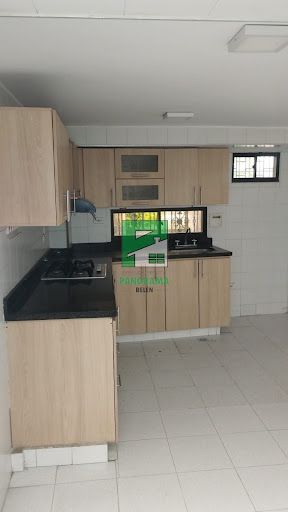 Casa en arriendo o venta Antioquia Medellín La Gloria 242 m2 Habitaciones 7 Baños 6 Garajes 2 Precio venta $900000000 Precio arriendo $4000000