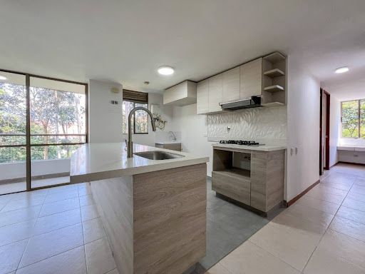 Apartamento en arriendo Antioquia Envigado El Embrujo 77 m2 Habitaciones 3 Baños 2 Garajes 1 Precio $3500000