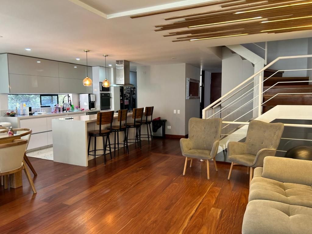 Casa en venta Cundinamarca Bogotá Asd 220 m2 Habitaciones 4 Baños 4 Garajes 3 Precio $1670000000