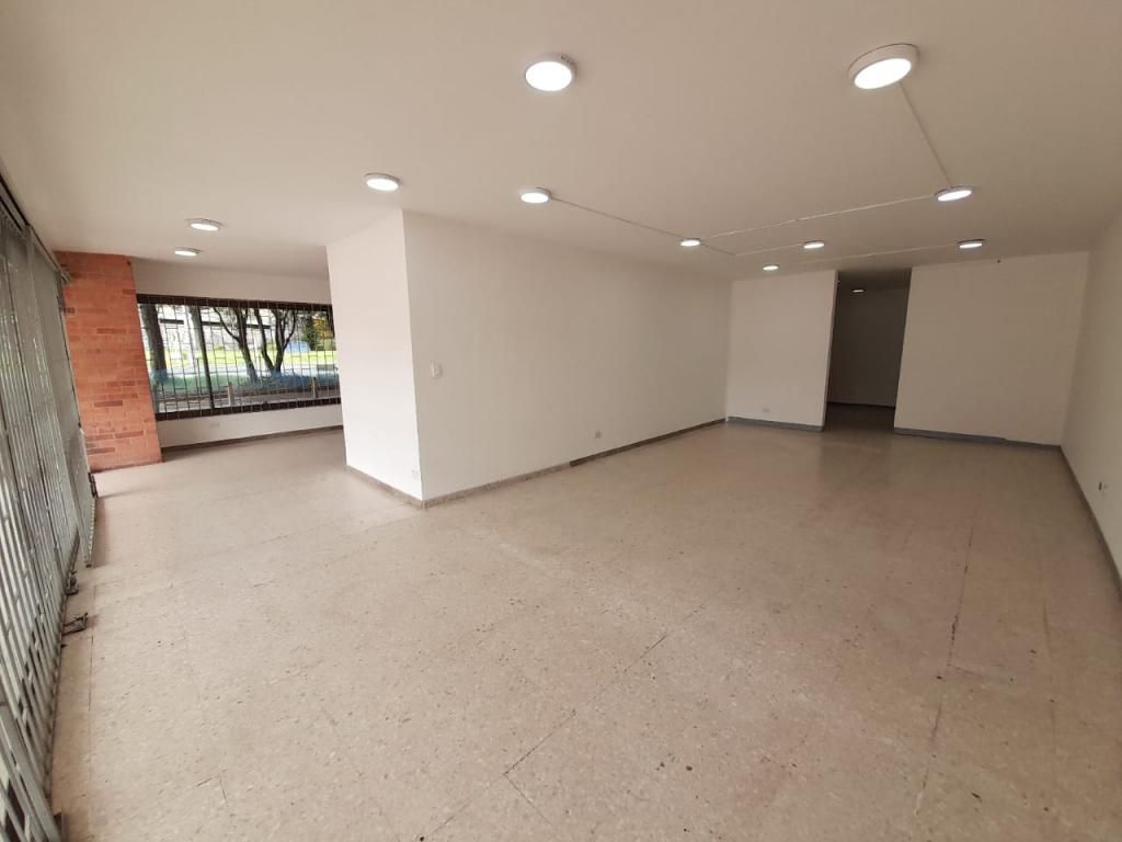 Local en arriendo Cundinamarca Bogotá Estoril 99 m2 Habitaciones 0 Baños 2 Garajes 0 Precio $5435300