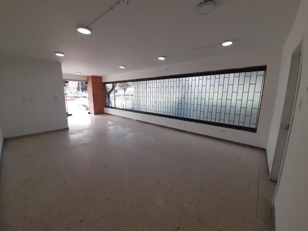 Local en arriendo Cundinamarca Bogotá Estoril 47 m2 Habitaciones 0 Baños 1 Garajes 0 Precio $2701300
