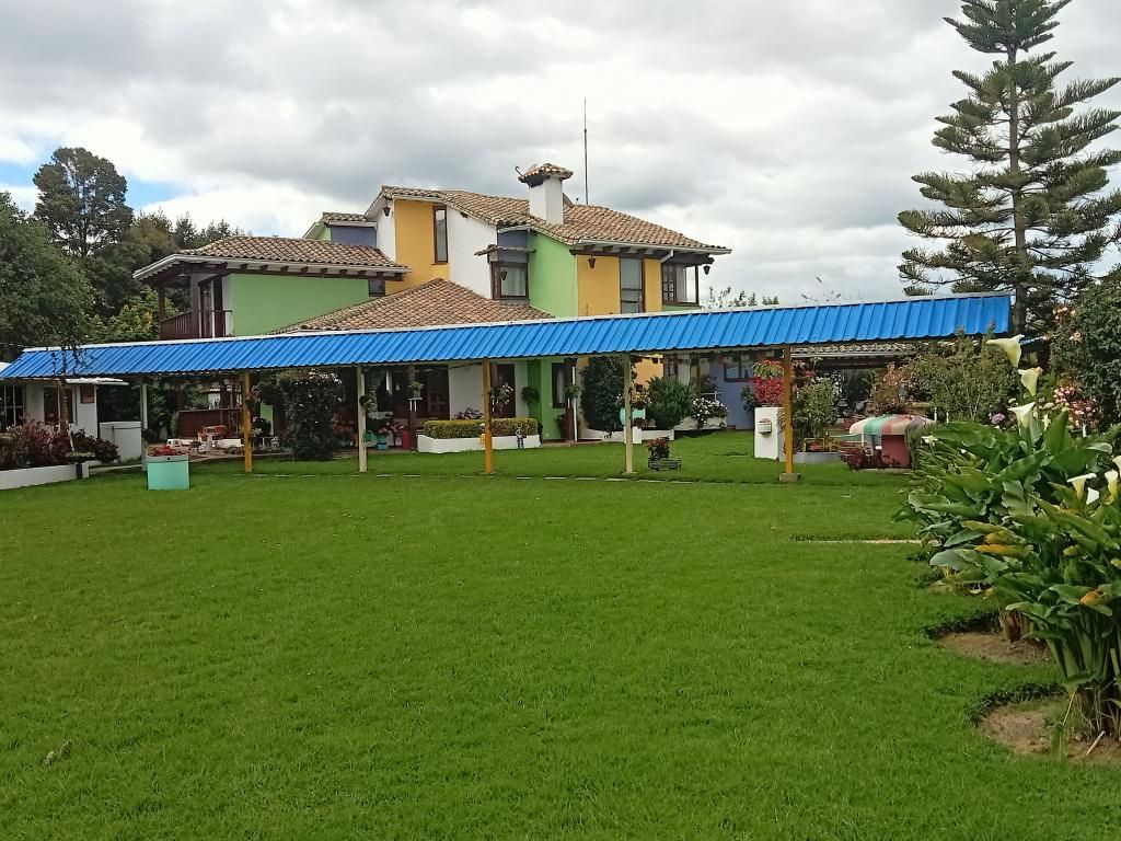 Finca en venta Cundinamarca Chía Chia 450 m2 Habitaciones 5 Baños 7 Garajes 8 Precio $2500000000