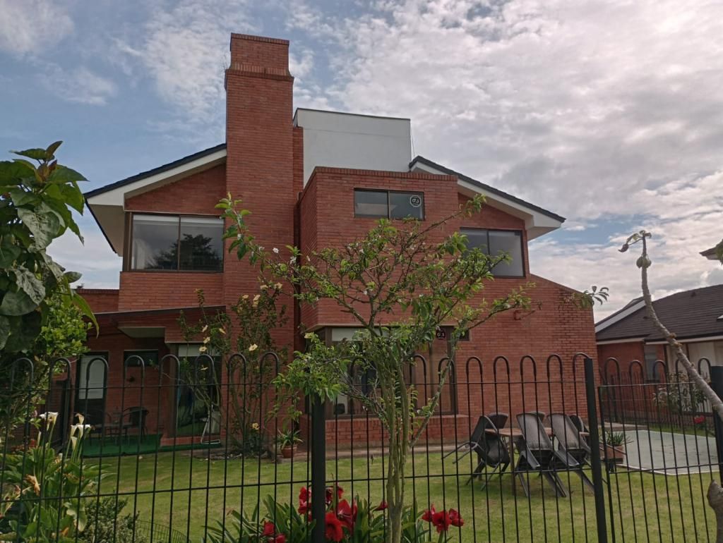 Casa en venta Cundinamarca Chía Ub Los Geranios 480 m2 Habitaciones 4 Baños 4 Garajes 6 Precio $2800000000