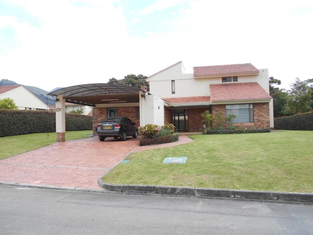 Casa en venta Cundinamarca Cota Cota 254 m2 Habitaciones 3 Baños 5 Garajes 4 Precio $1500000000
