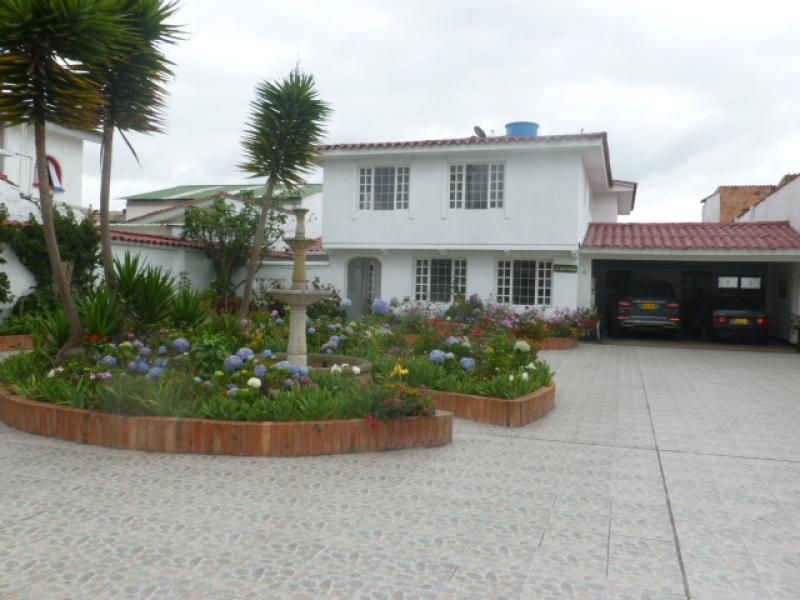 Casa en venta Cundinamarca Chía Br Santa Rita 350 m2 Habitaciones 3 Baños 4 Garajes 5 Precio $2200000000