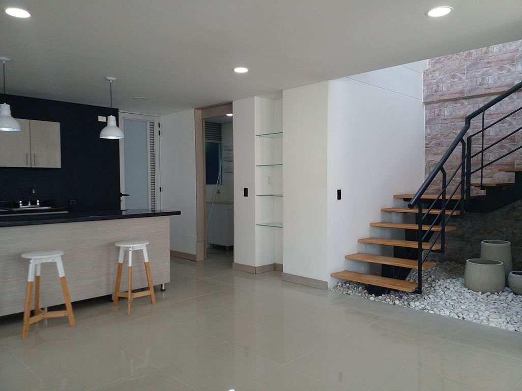 Casa en arriendo o venta Antioquia Envigado Loma Del Atravesado 162 m2 Habitaciones 3 Baños 6 Garajes 3 Precio venta $1250000000 Precio arriendo $8200000