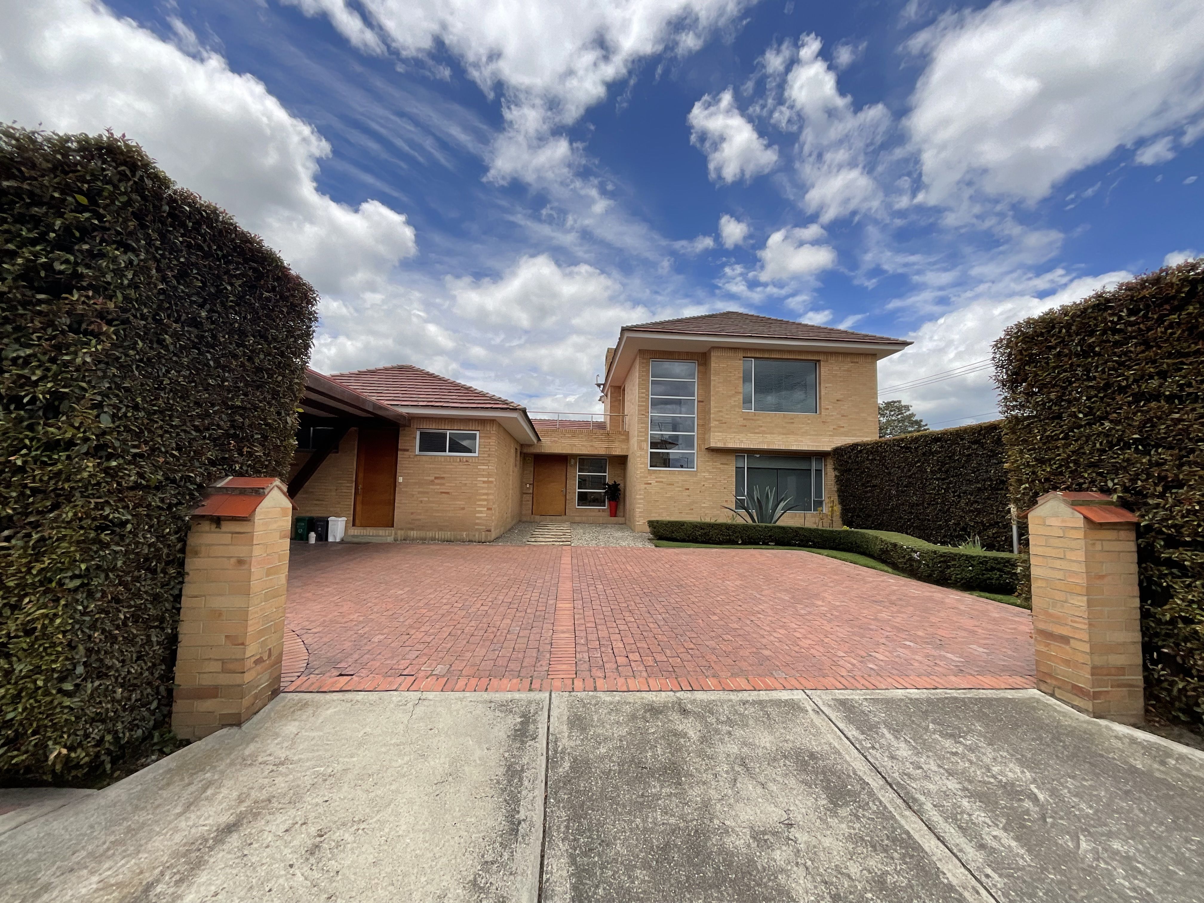 Casa en venta Cundinamarca Cajicá Vda Canelon 261 m2 Habitaciones 3 Baños 4 Garajes 2 Precio $1500000000