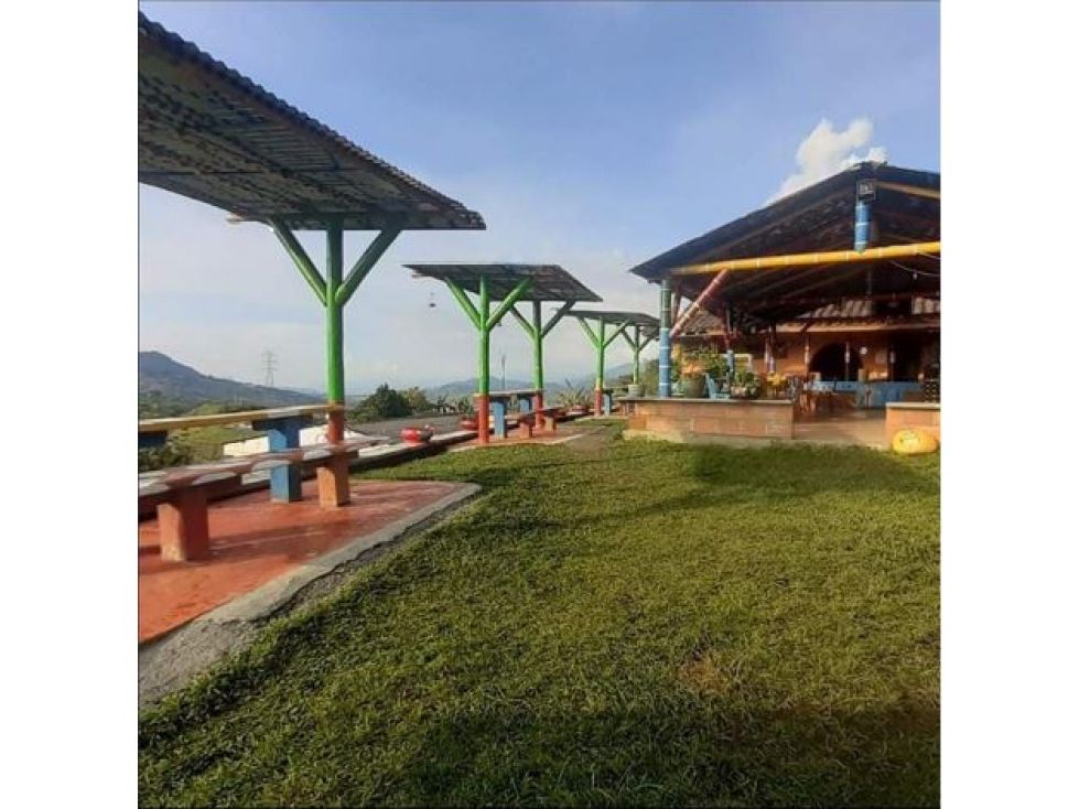 Finca en venta Risaralda Santa Rosa De Cabal Santa Rosa De Cabal 100 m2 Habitaciones 9 Baños 13 Garajes 1 Precio $1100000000