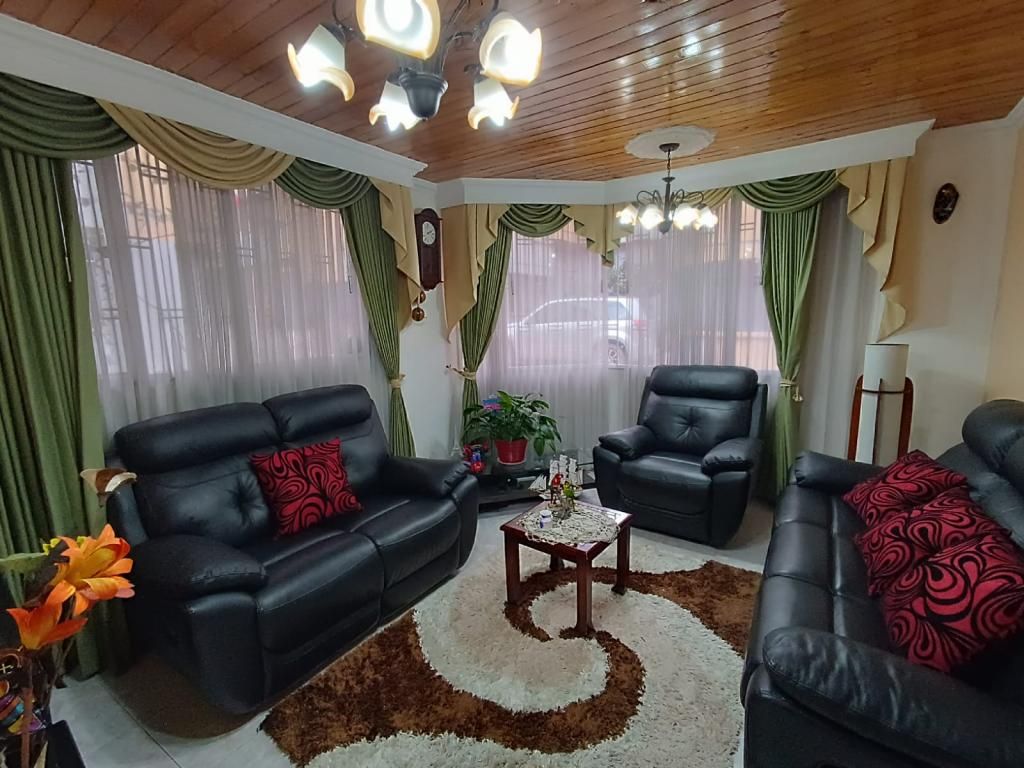 Casa en venta Boyacá Tunja El Consuelo 220 m2 Habitaciones 5 Baños 2 Garajes 1 Precio $500000000