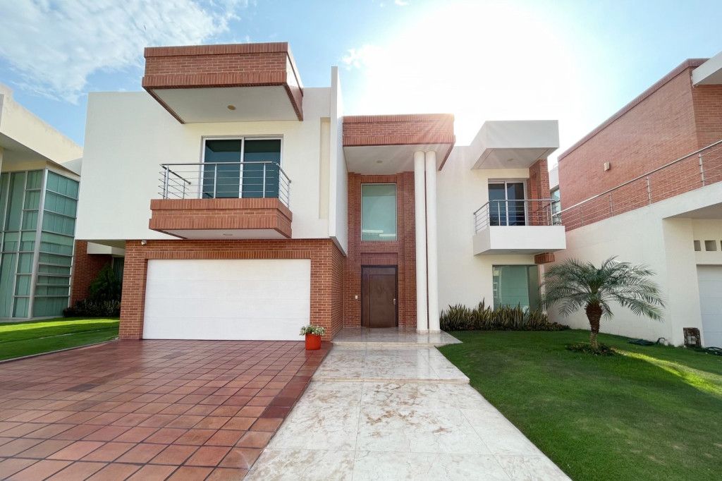 Casa en venta Atlántico Puerto Colombia Villa Campestre 560 m2 Habitaciones 4 Baños 5 Garajes 2 Precio $2300000000