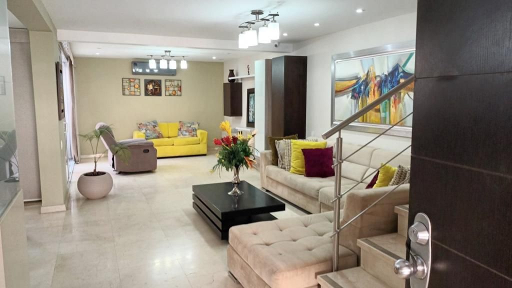 Casa en arriendo Atlántico Barranquilla Ub Castellana Real 169 m2 Habitaciones 3 Baños 6 Garajes 3 Precio $8728000