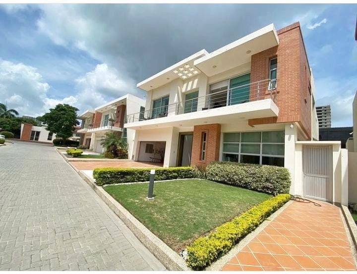 Casa en venta Atlántico Puerto Colombia Puerto Colombia 560 m2 Habitaciones 4 Baños 8 Garajes 3 Precio $2500000000