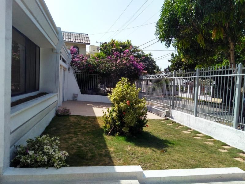 Casa en venta Atlántico Barranquilla Andalucia 323 m2 Habitaciones 4 Baños 6 Garajes 3 Precio $1650000000