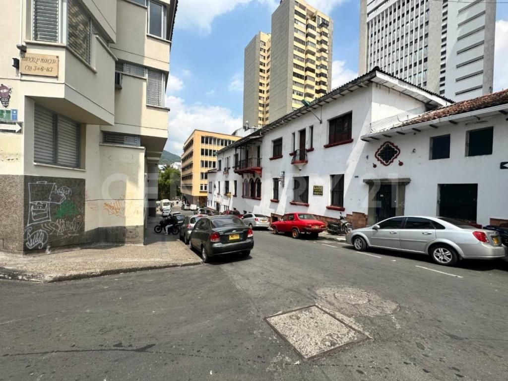 Oficina en arriendo Valle Del Cauca Cali Eucarístico 225 m2 Habitaciones 0 Baños 4 Garajes 1 Precio $2500000