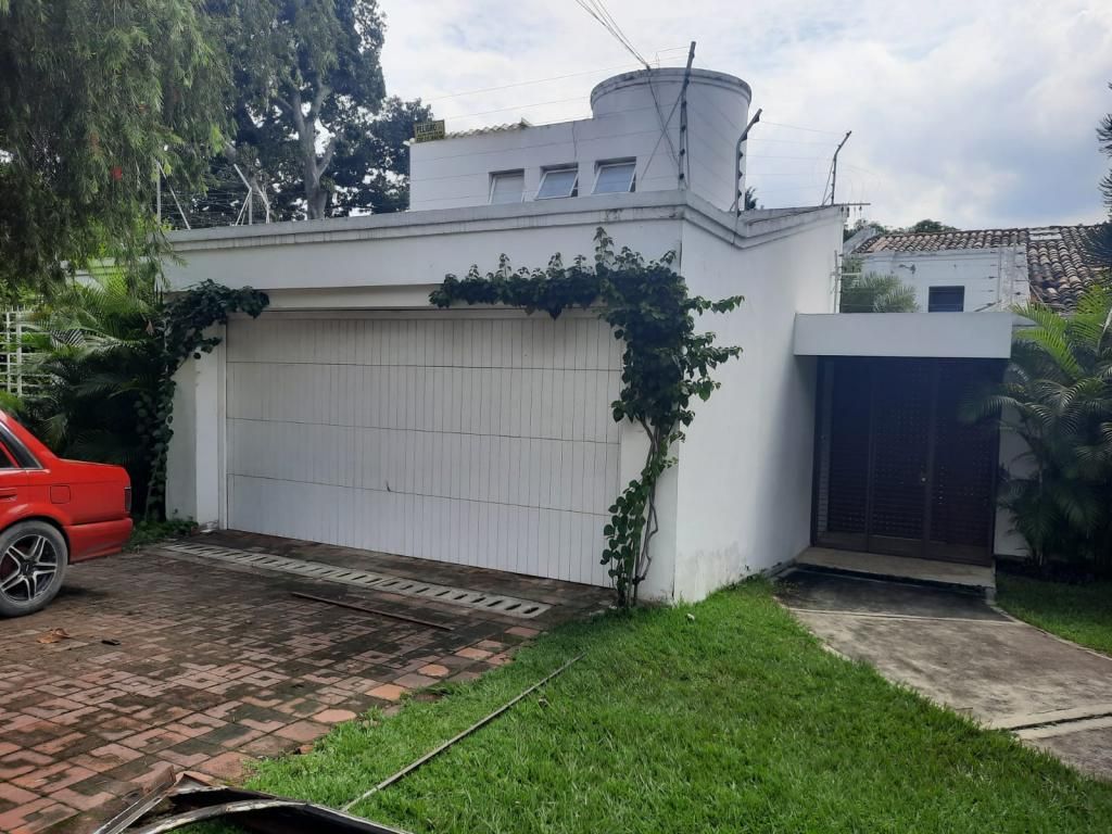 Casa en venta Valle Del Cauca Cali Urbanización Ciudad Jardín 430 m2 Habitaciones 5 Baños 5 Garajes 2 Precio $1750000000