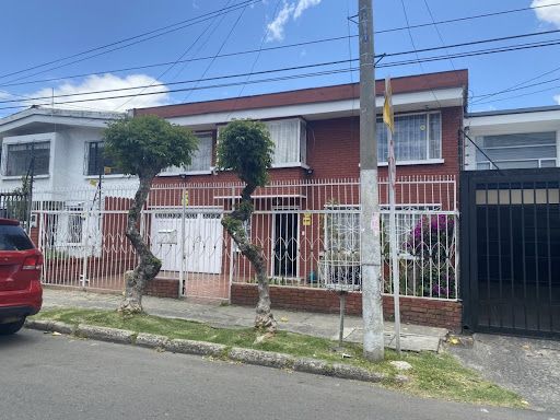 Casa en venta Cundinamarca Bogotá La Castellana 230 m2 Habitaciones 4 Baños 4 Garajes 1 Precio $1400000000