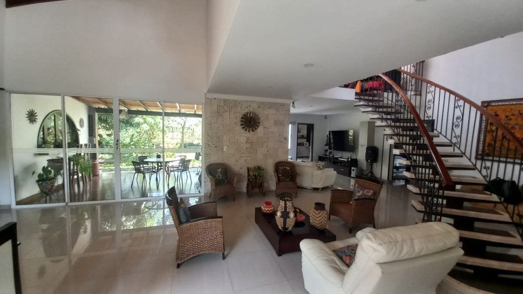 Casa en venta Valle Del Cauca Cali Parcelacion Cerros La Buitrera 284 m2 Habitaciones 3 Baños 4 Garajes 4 Precio $1300000000