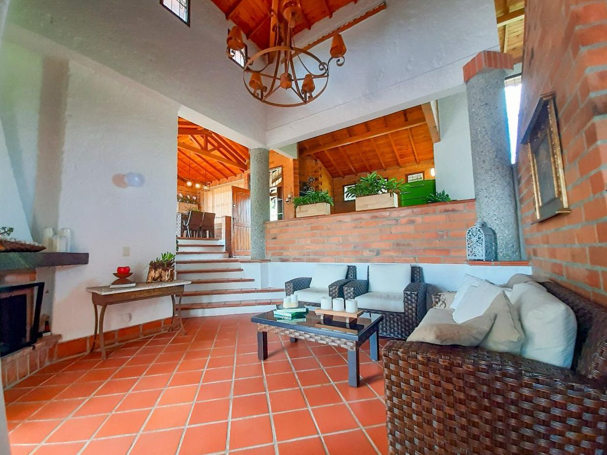 Casa en venta Antioquia Guarne Vereda Berracal 240 m2 Habitaciones 3 Baños 4 Garajes 8 Precio $1300000000