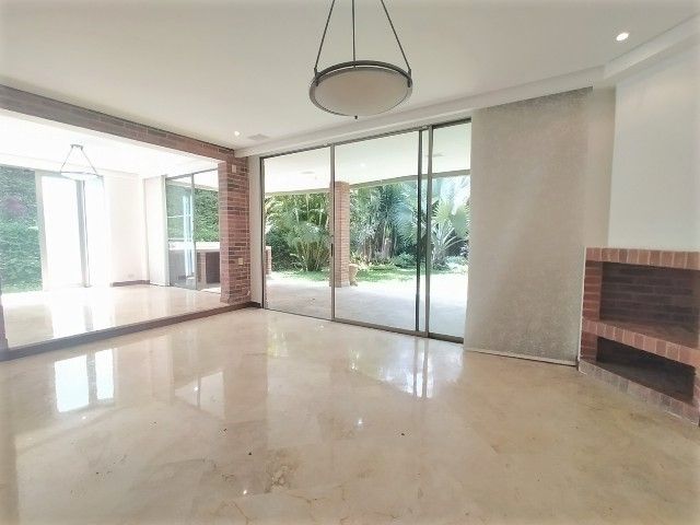 Casa en venta Antioquia Medellín Altos Del Poblado 300 m2 Habitaciones 3 Baños 6 Garajes 3 Precio $2100000000