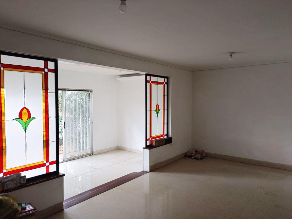 Casa en venta Antioquia Medellín Loma De Los Bernal 150 m2 Habitaciones 3 Baños 4 Garajes 3 Precio $640000000