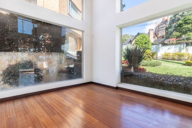 Casa en venta Cundinamarca Bogotá Niza Suba 336 m2 Habitaciones 3 Baños 5 Garajes 4 Precio $2200000000
