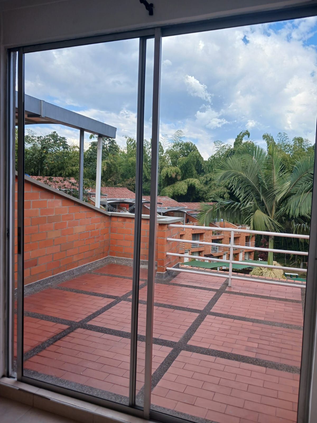 Casa en arriendo Risaralda Pereira Villa Navarra 90 m2 Habitaciones 4 Baños 4 Garajes 2 Precio $1650000