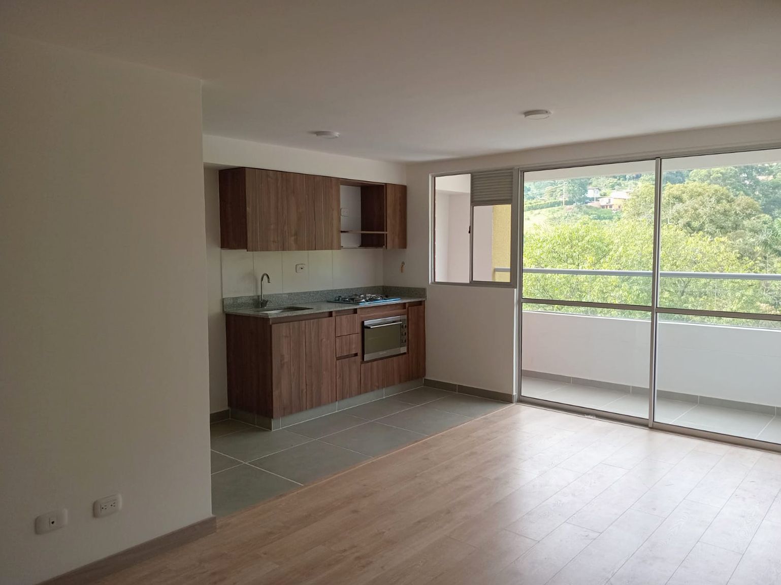 Apartamento en arriendo Antioquia Envigado El Salado 67 m2 Habitaciones 2 Baños 2 Garajes 2 Precio $2800000