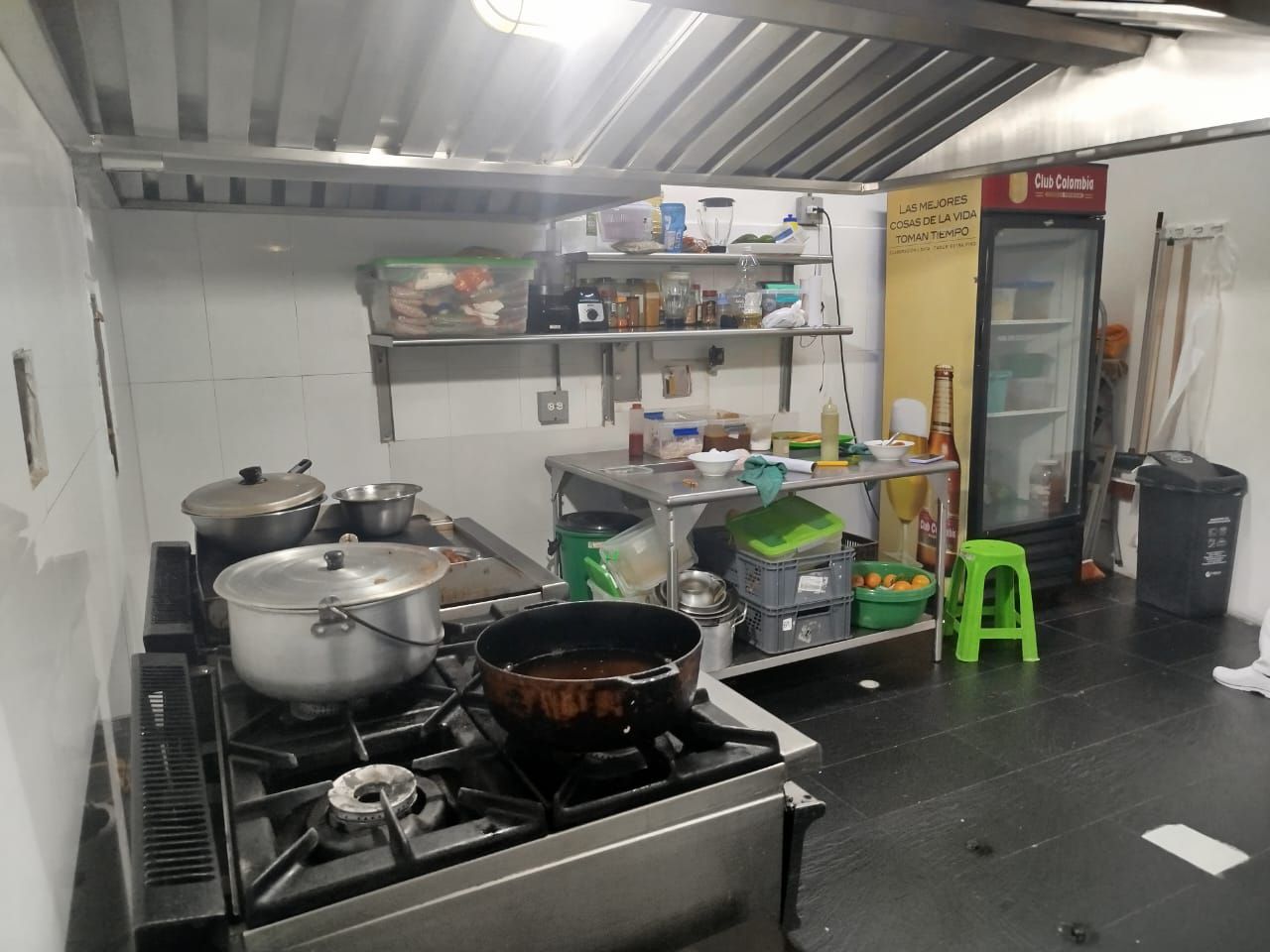 Local Comercial en venta Antioquia Medellín Patio Bonito 33 m2 Habitaciones 1 Baños 10 Garajes 1 Precio $320000000