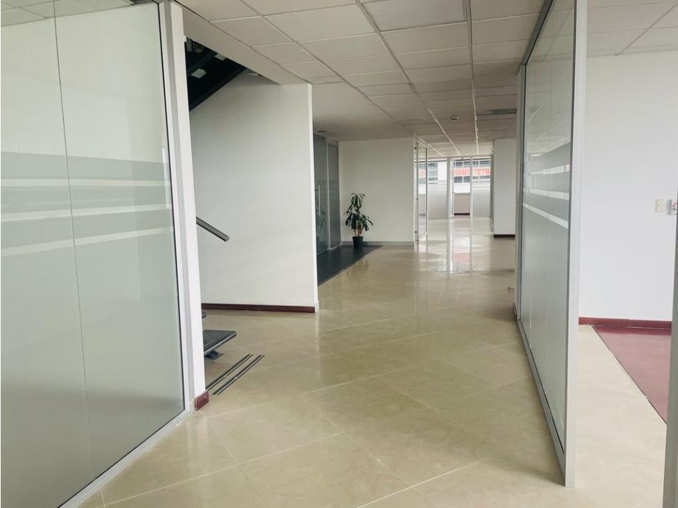 Oficina en arriendo Cundinamarca Bogotá San Cristobal Norte 900 m2 Habitaciones 0 Baños 2 Garajes 20 Precio $43000000
