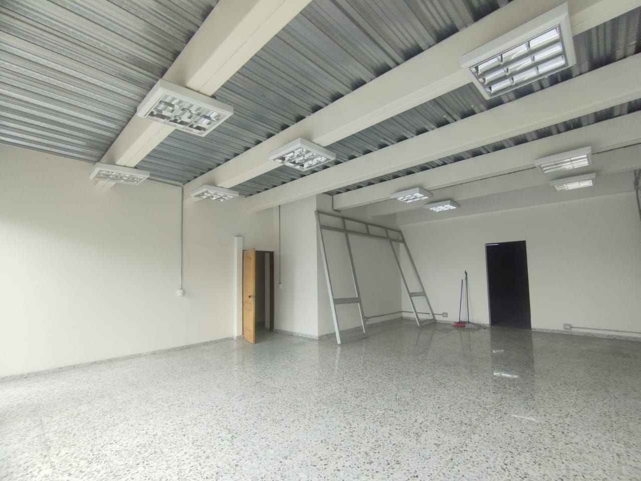 Local en arriendo Risaralda Dosquebradas Cr Sandalo 188 m2 Habitaciones 0 Baños 0 Garajes 8 Precio $4100000